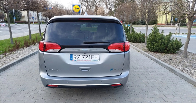 Chrysler Pacifica cena 99900 przebieg: 119900, rok produkcji 2018 z Rzeszów małe 436